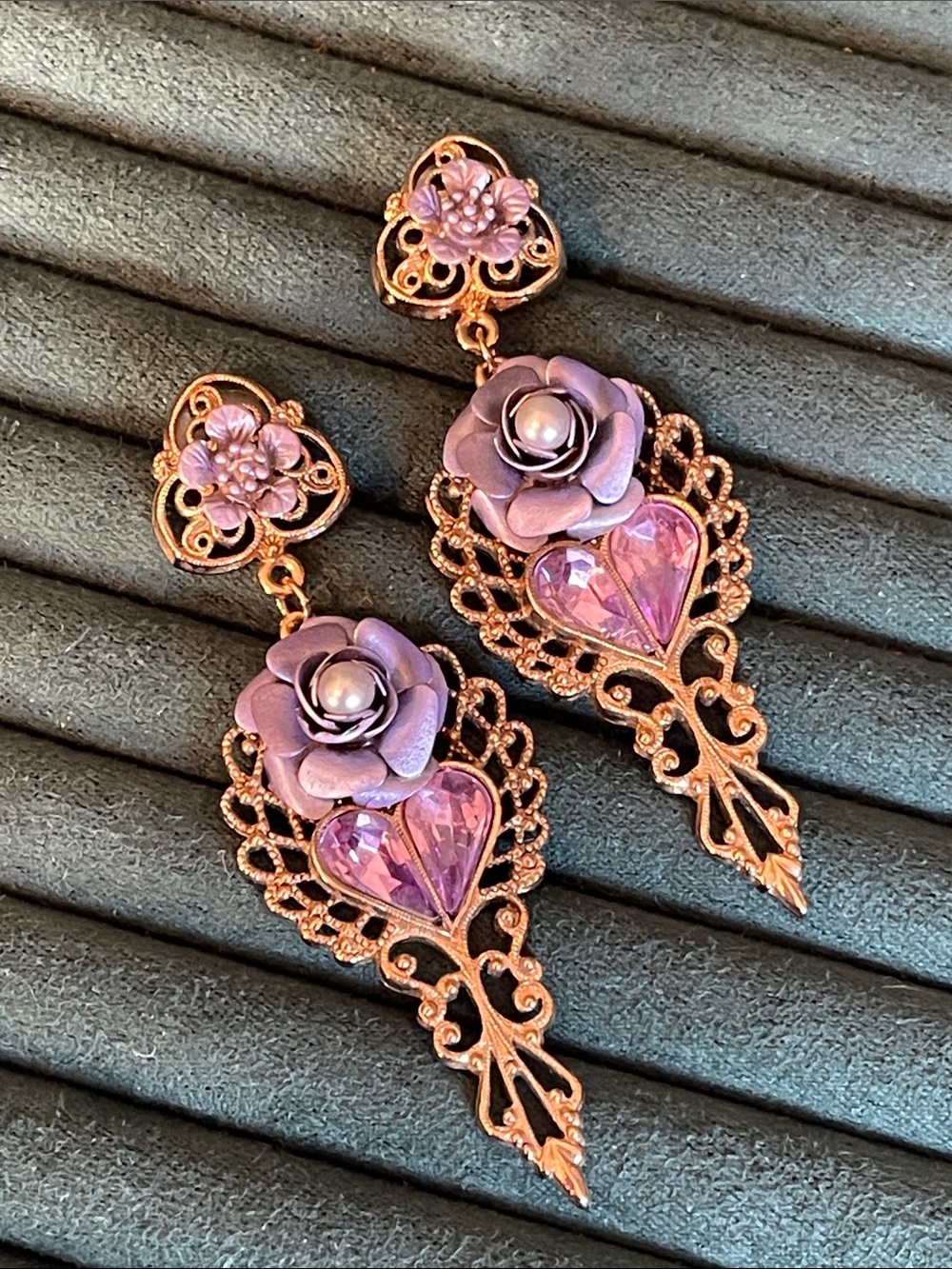 Vintage 1928 Purple Enamel Faux Pearl Heart Rhinestone Dangle Pierced Earrings - Picture 6 of 8